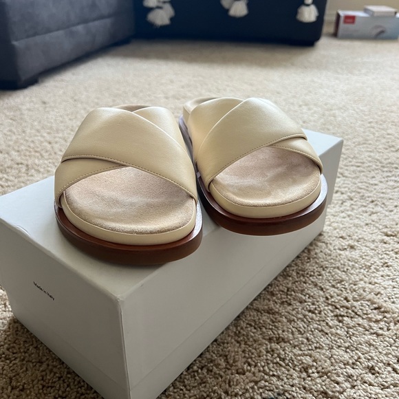 LABUCQ Mo Slide Cream Nappa Sandals - Picture 2 of 8